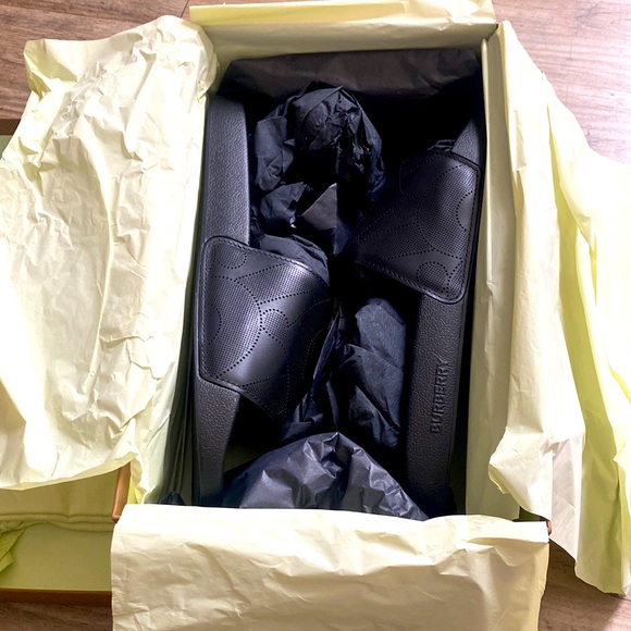 Burberry TB perforated monogram slides with matching socks (men’s) - Picture 2 of 8